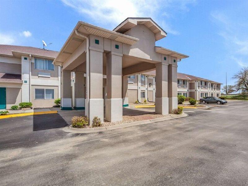 Quality Inn & Suites West Omaha - Ne Linclon Exterior photo