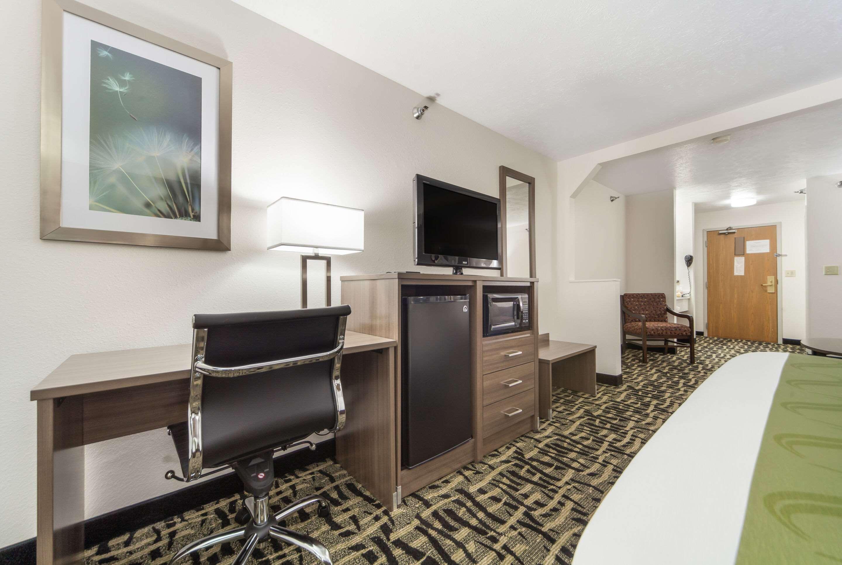 Quality Inn & Suites West Omaha - Ne Linclon Exterior photo