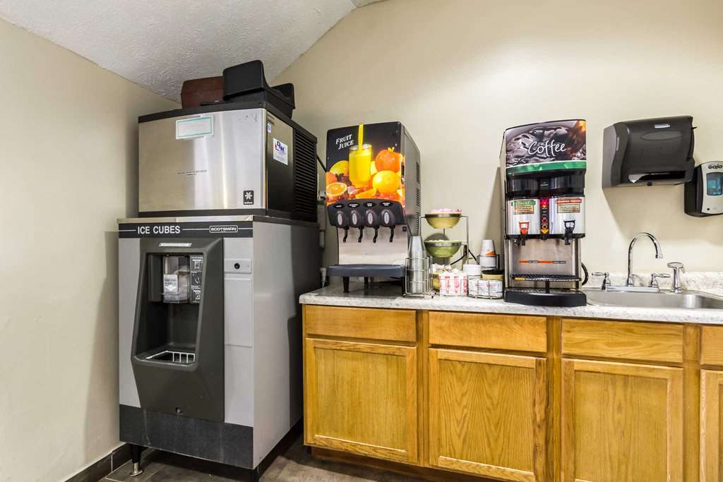 Quality Inn & Suites West Omaha - Ne Linclon Restaurant photo