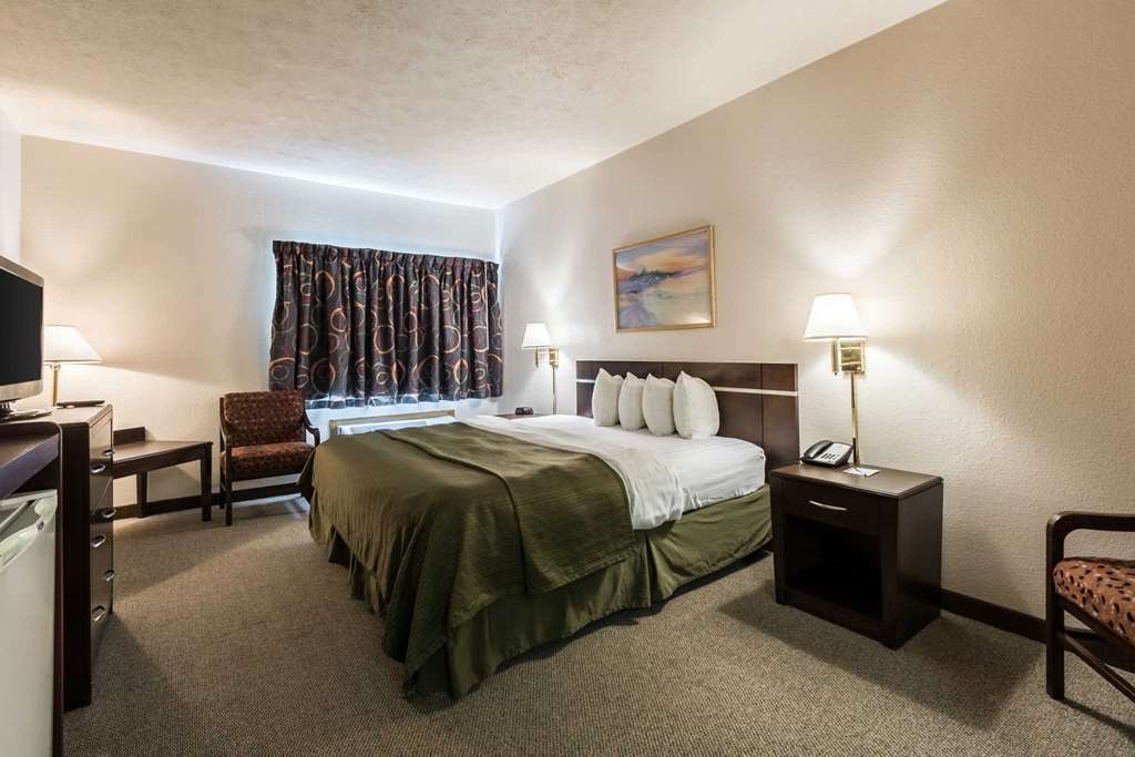 Quality Inn & Suites West Omaha - Ne Linclon Room photo